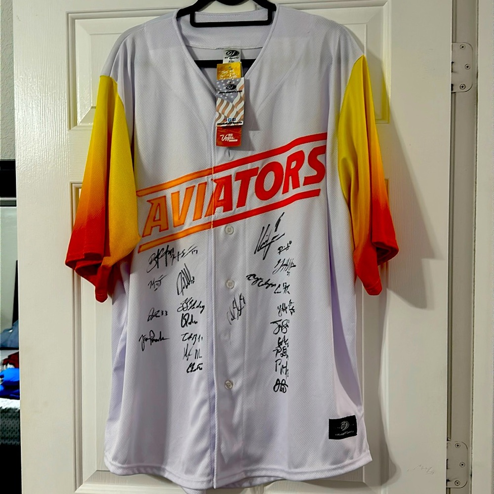 Aviators jersey - signed by the 2022 team.